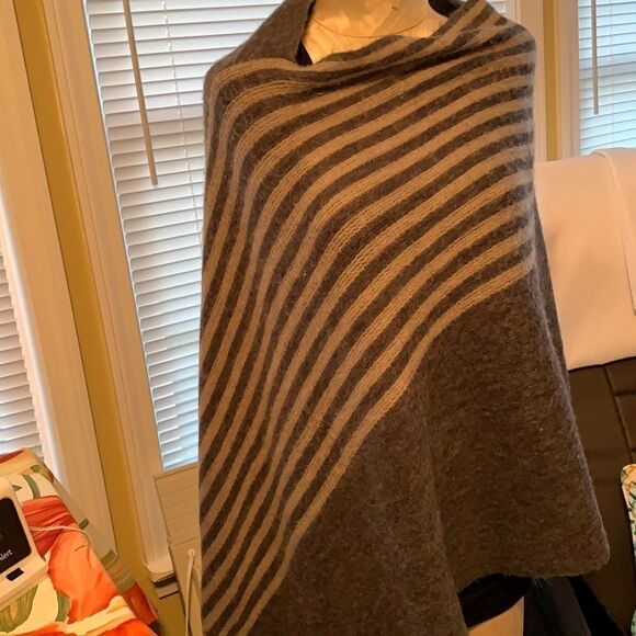 OSFA sweater kimono/poncho gray & white - Picture 3 of 8